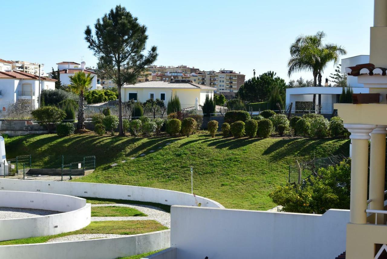 Family House Pensión *